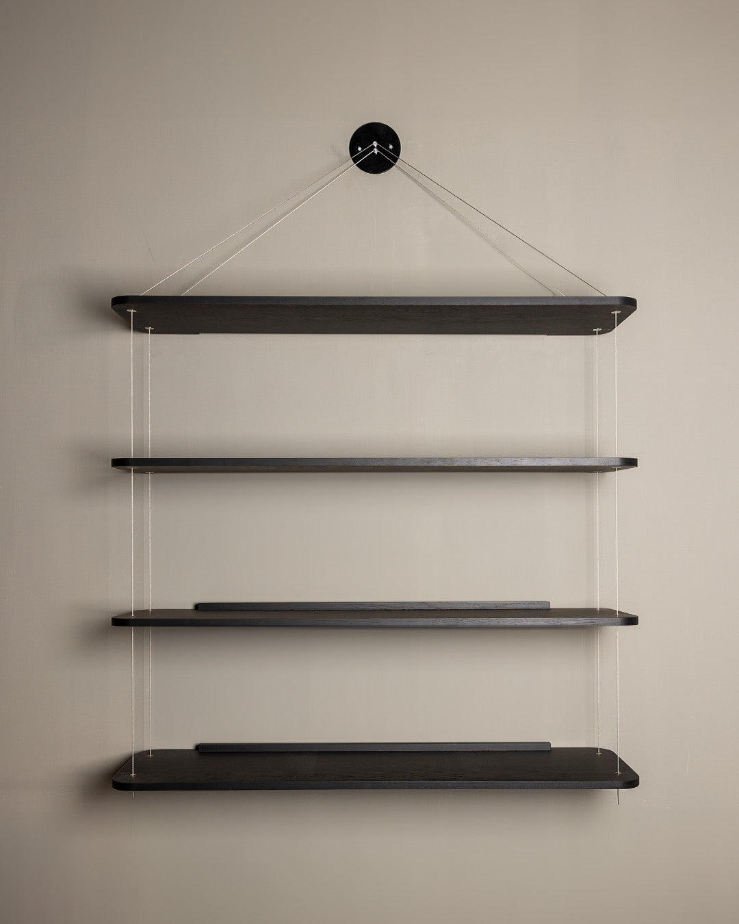 Hanging Bookcase - Karakter