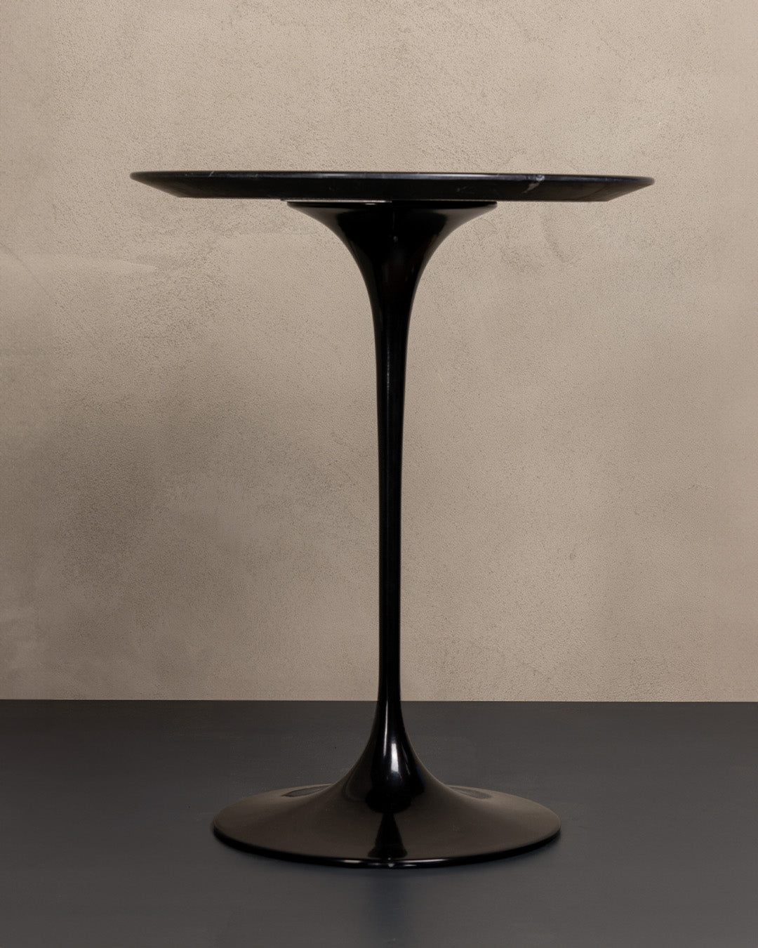 Knoll Saarinen Tulip Coffee Table Marquinia Black