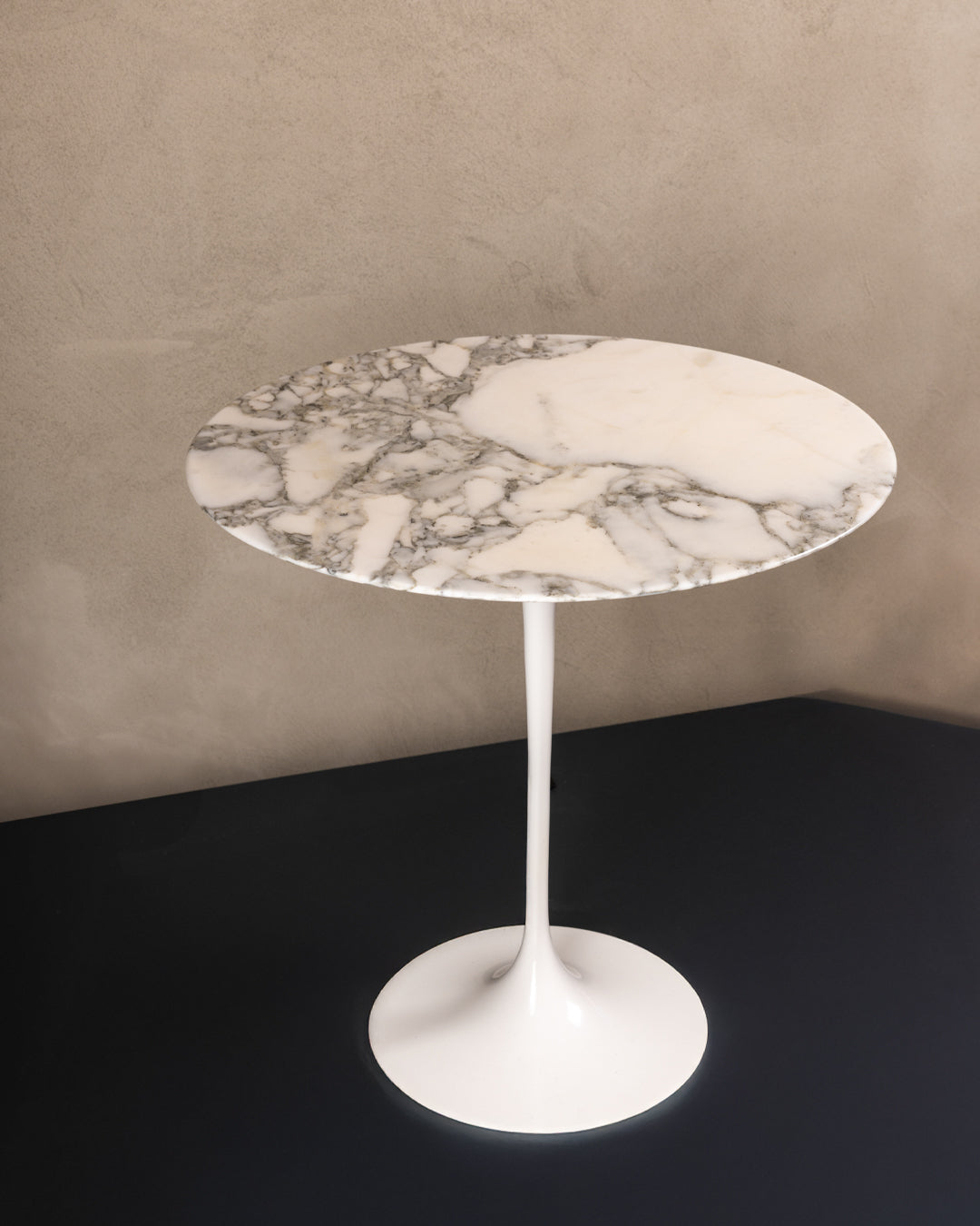 Knoll Tulip Saarinen coffee table with arabesque marble base and white base