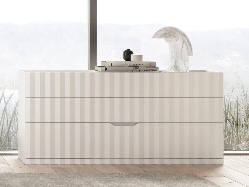 Three-drawer chest of drawers, Hug model - Masterpiece 